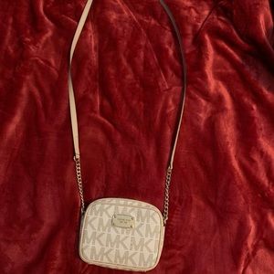 Micheal kors crossbody purse